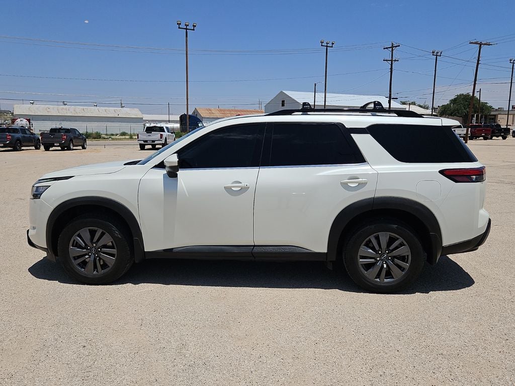 2022 Nissan Pathfinder SV