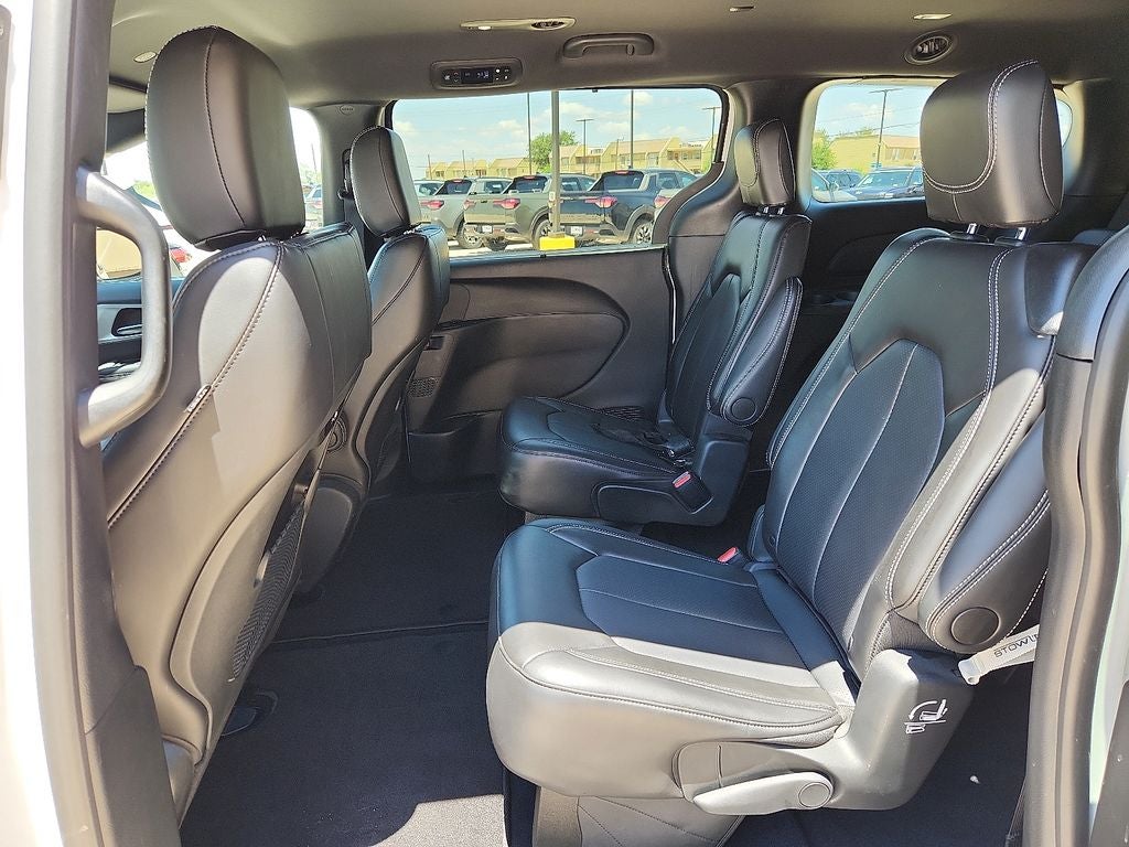 2024 Chrysler Pacifica Touring L S package