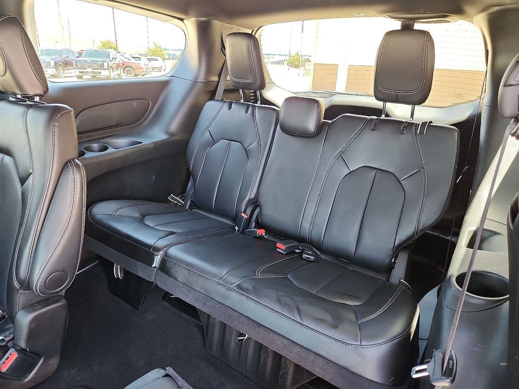 2024 Chrysler Pacifica Touring L S package