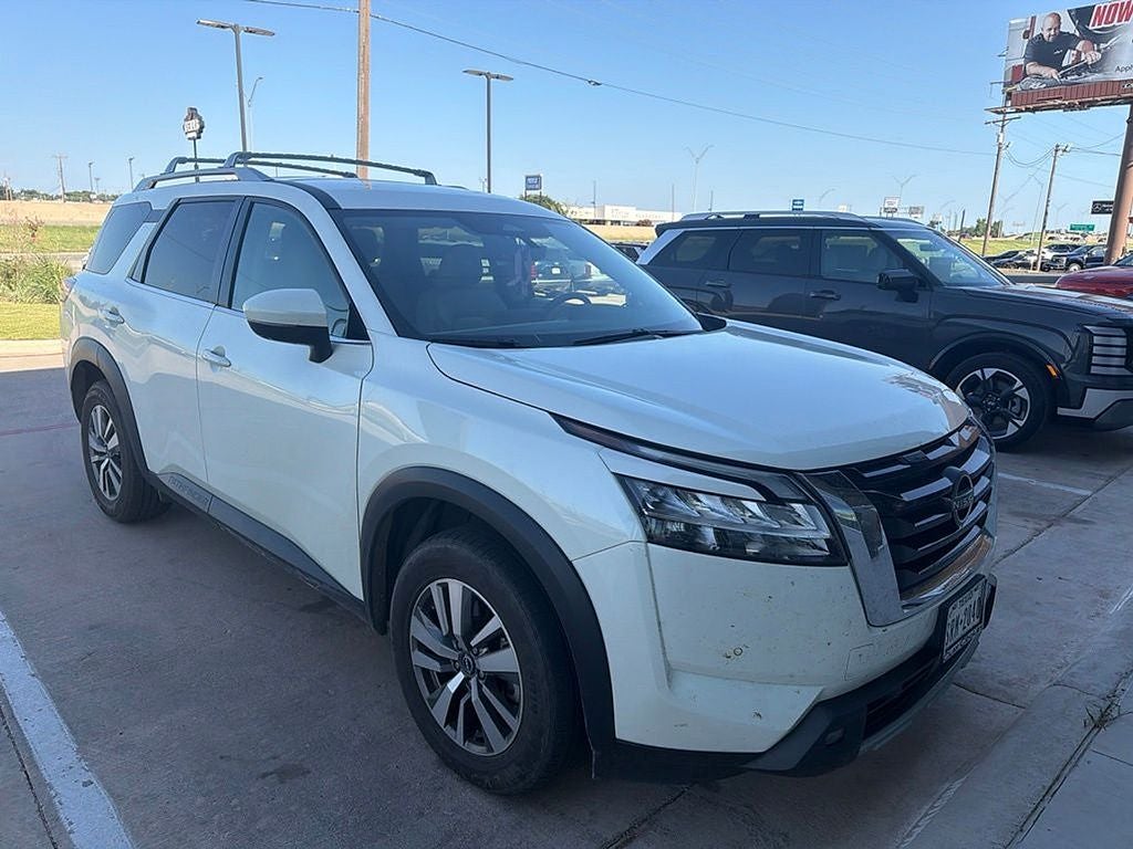 2023 Nissan Pathfinder SL