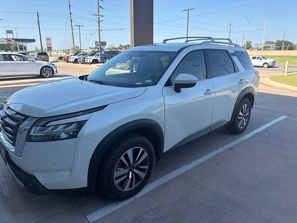 2023 Nissan Pathfinder SL