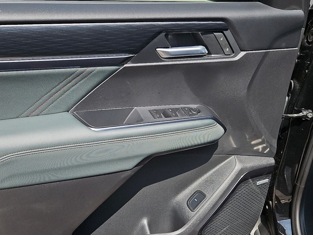 2025 GMC Acadia AT4