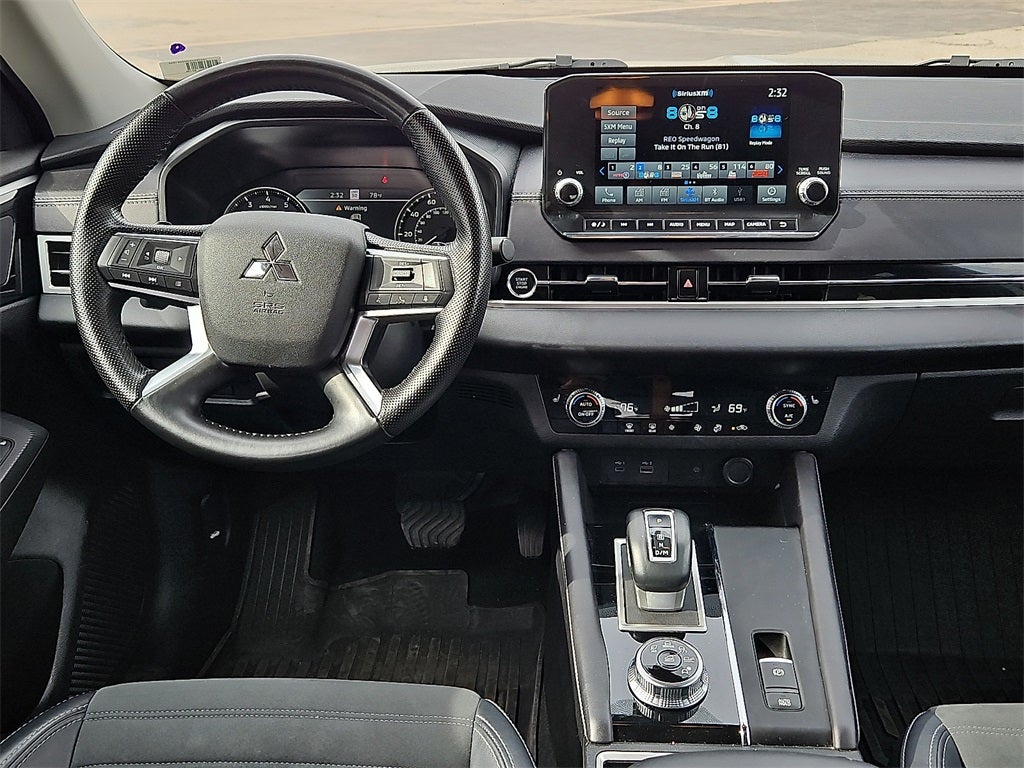 2024 Mitsubishi Outlander SE