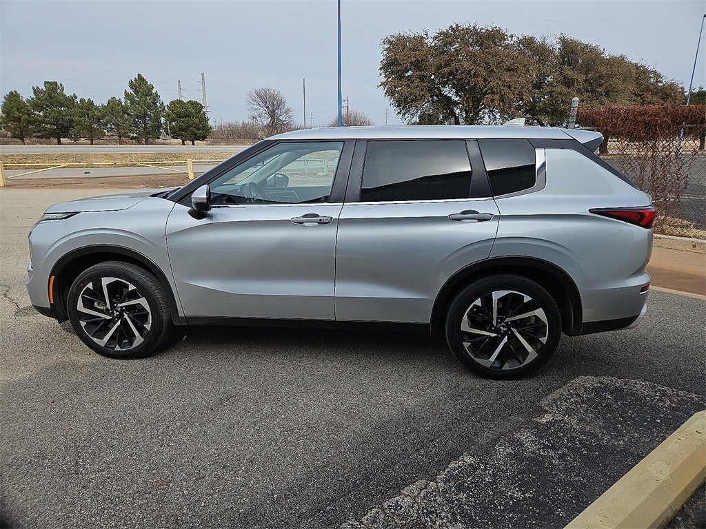 2024 Mitsubishi Outlander SE